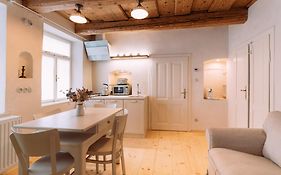 Apartmány Nathan - Ubytování s příběhem lásky
